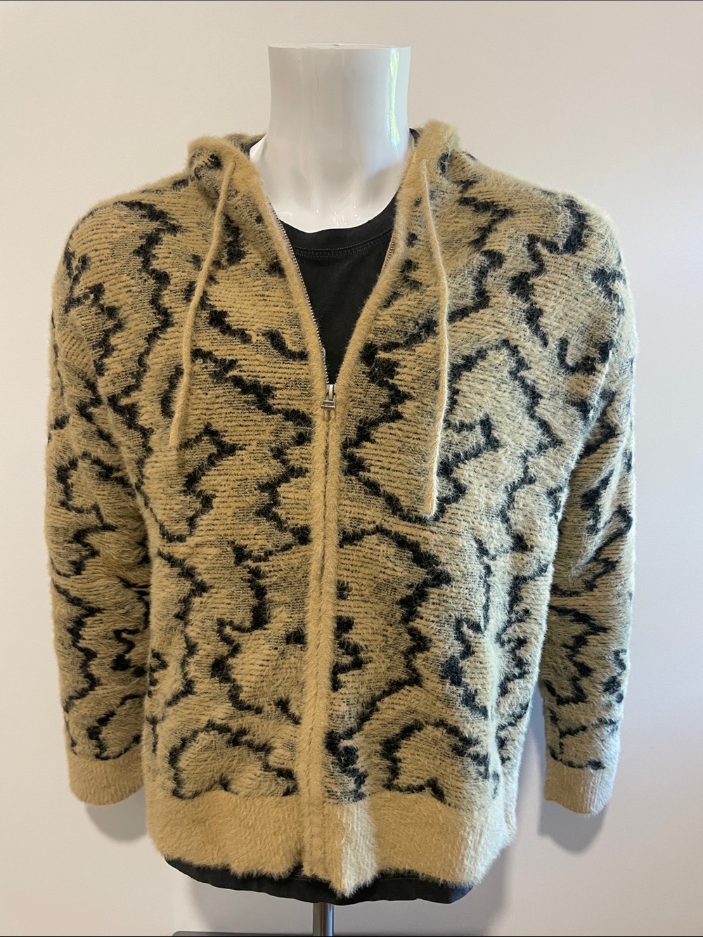 Zara Men's Beige and Black Hooded Zip-Up Sweater